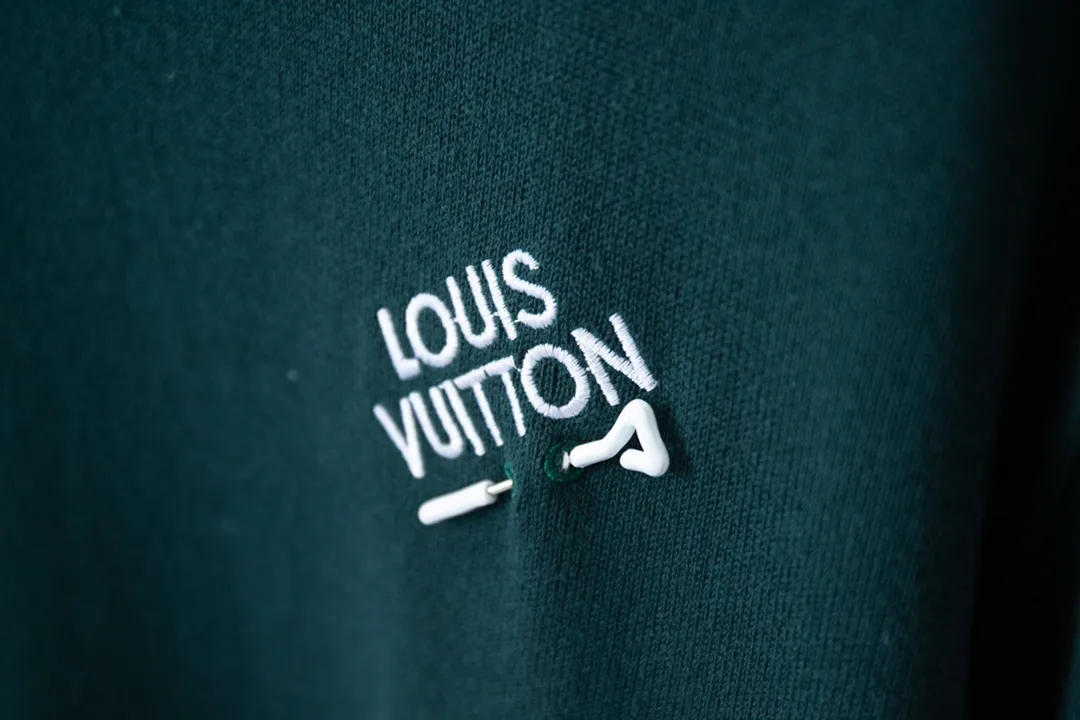 🅿️200 High Quality Lv 2025 Spring and Summer Pin🧷Short Sleeve Knitted Same as Official Website Customized Sweater Neck➕Front Chest Pin🧷Design High Density Imported Embroidery Custom Dyed Wool Yarn S M L XL